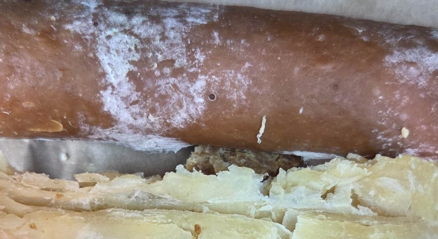 Сигнали към БАБХ: Майонеза и масло с изтекъл срок, мухлясали кренвирши и сандвичи