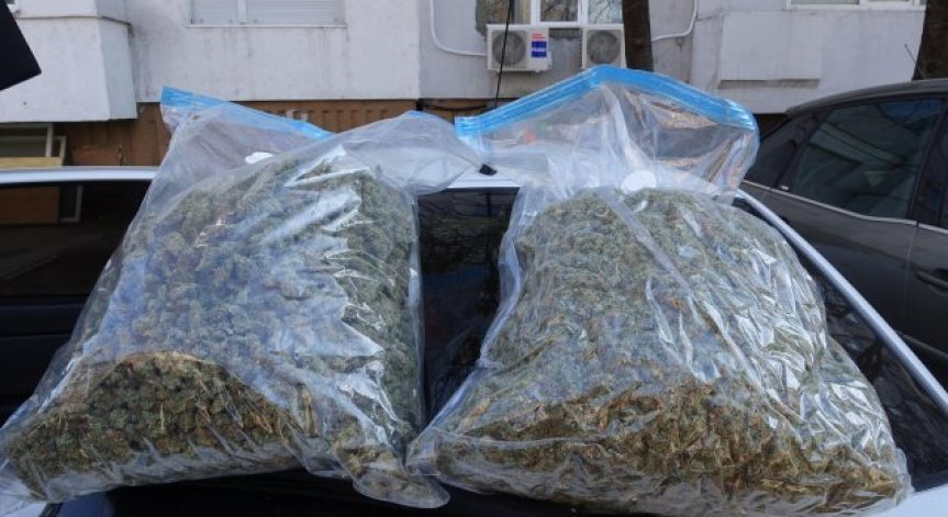 Съдят шуменец за разпространение на няколко вида наркотици