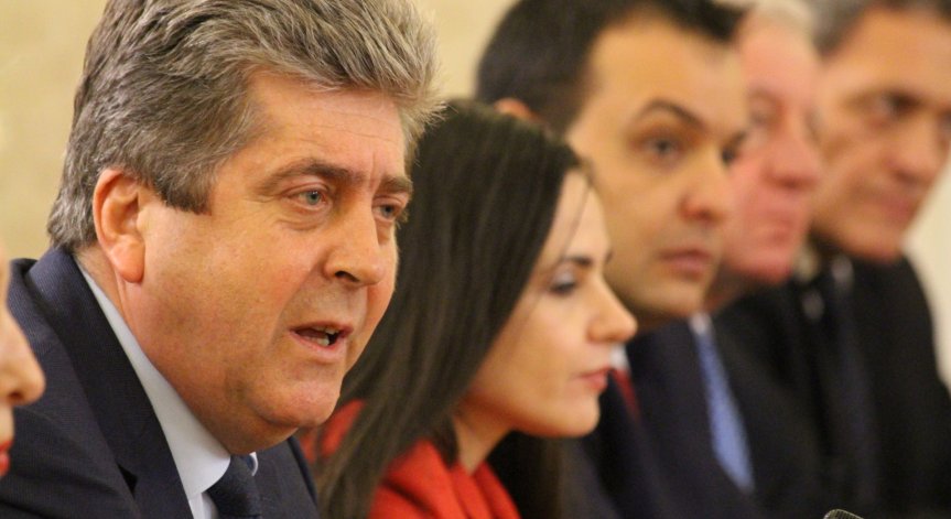 Първанов призова за изтегляне на кандидатурата на Кунева