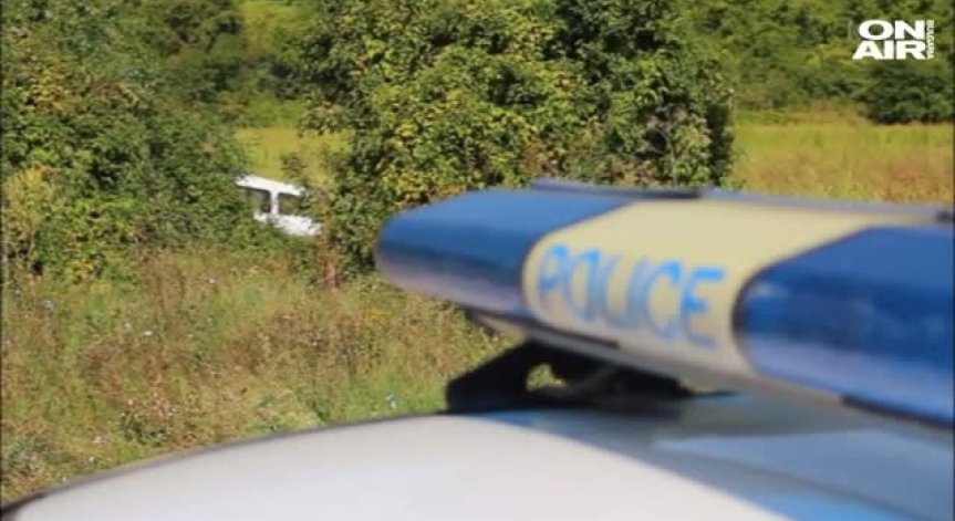 Селскостопански самолет скъса делекопровод и падна край монтанско село