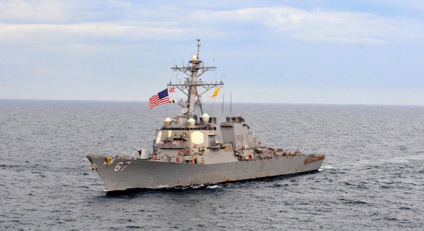 USS Cole влезе в Черно море