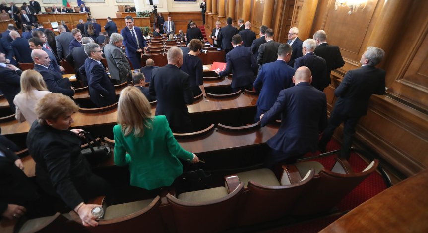 На извънредно заседание НС обсъжда два важни законопроекта