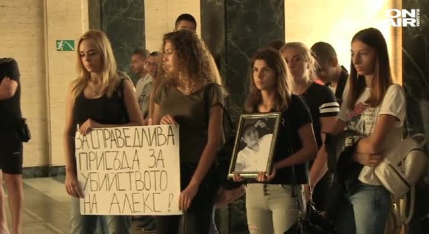 Година след убийството на Алекс от Бяла: Близките му излязоха на протест