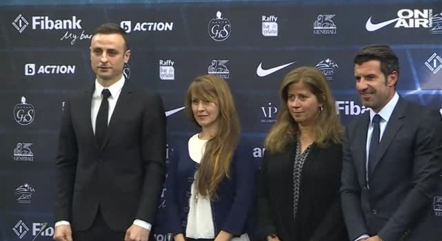 Бербатов и Фиго водят Кристиано Роналдо в България