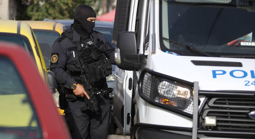 СДВР разкри огромна оранжерия за марихуана на метри от училище