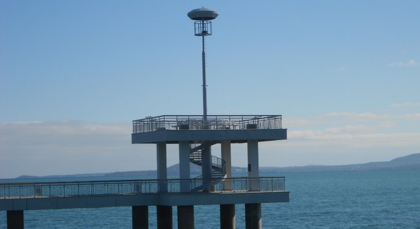 Две деца се удавиха след скачане от кея в Бургас