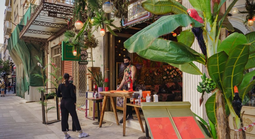 Заведенията в Гърция отварят врати при строги мерки 