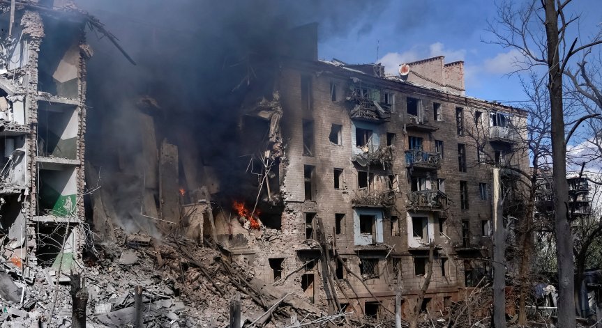 Русия удари Украйна с бомби и рани най-малко четирима души