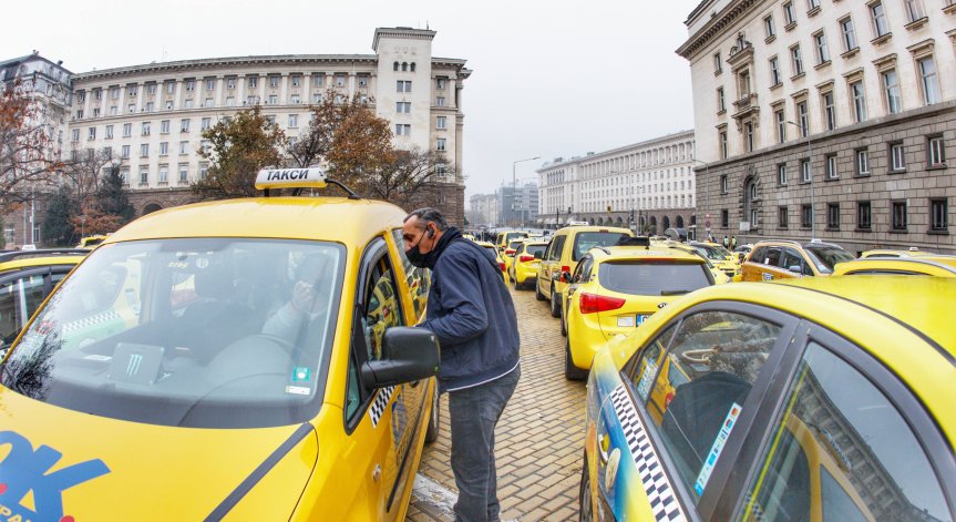 Таксиметровите шофьори отново на протест в София