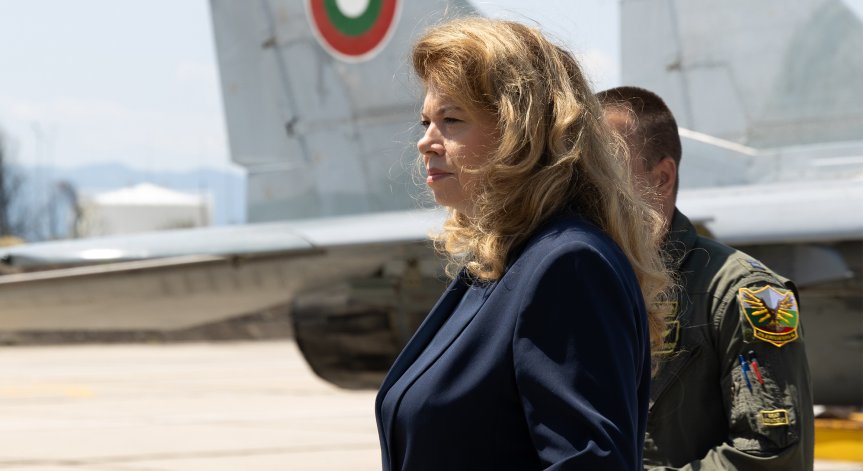 Йотова: Държавата остава длъжник на българската авиация (+СНИМКИ)