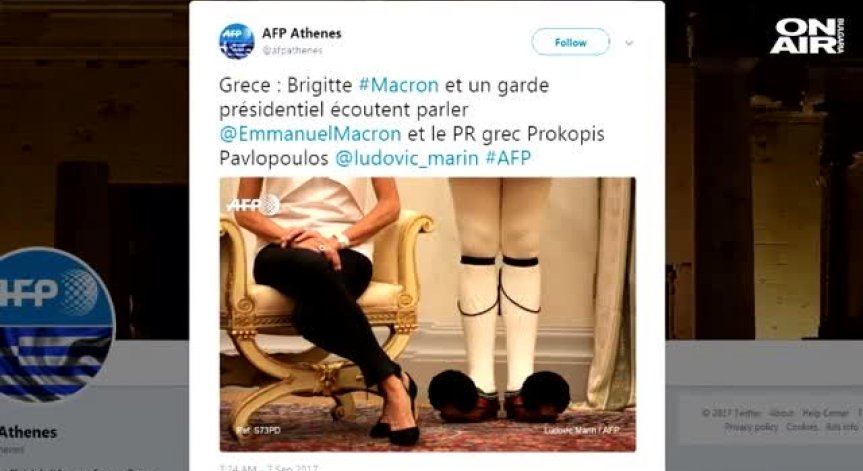 Снимка на Бриджит Макрон до гръцки войник обиколи света 