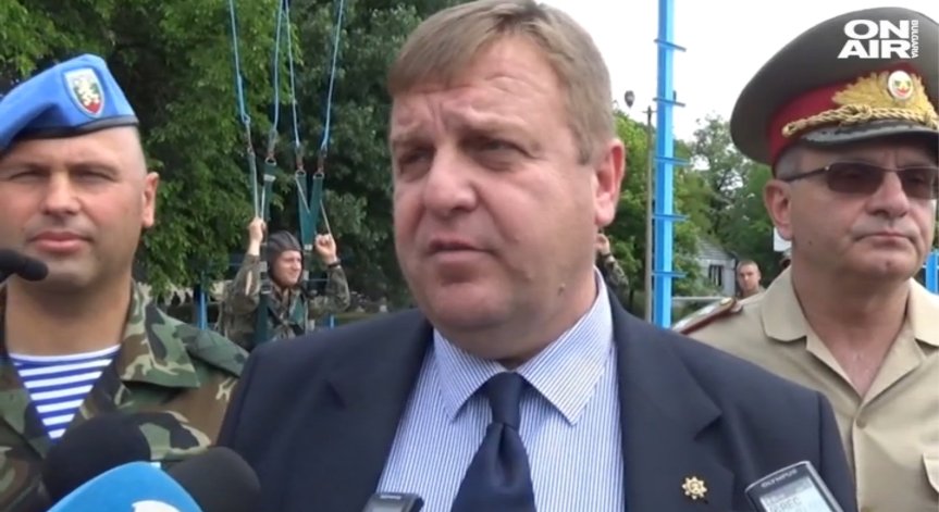 Каракачанов: Заплатата на един редник трябва да е поне 1000 лева