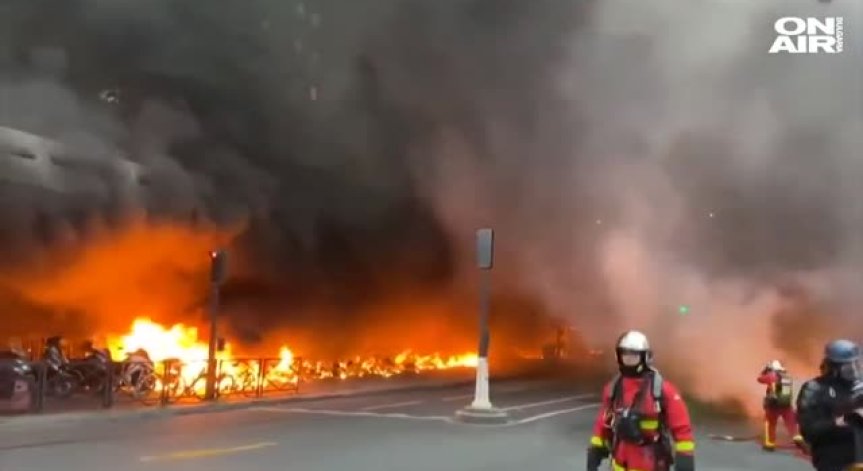 Евакуираха пътници заради пожар на Лионската гара в Париж