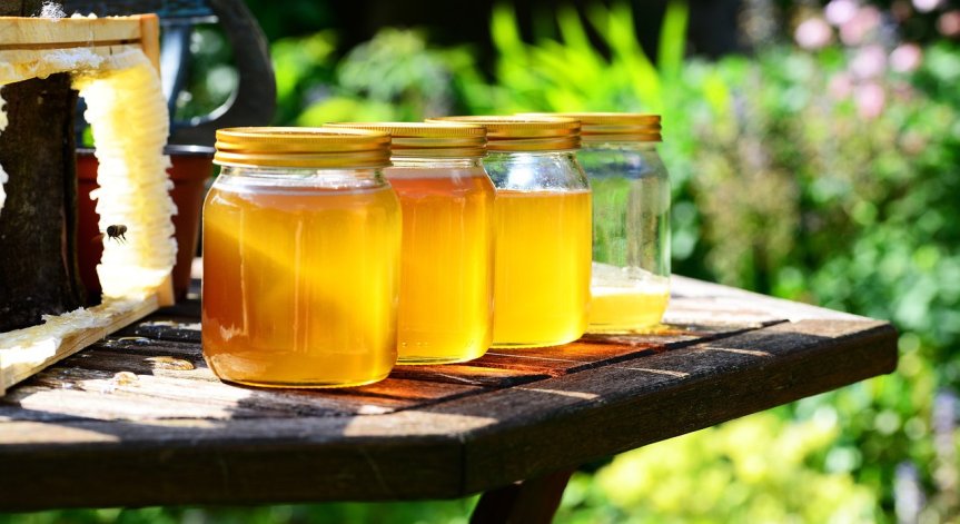 Сериозен проблем е смесването на роден мед с внос, пчелари държат продукция на склад