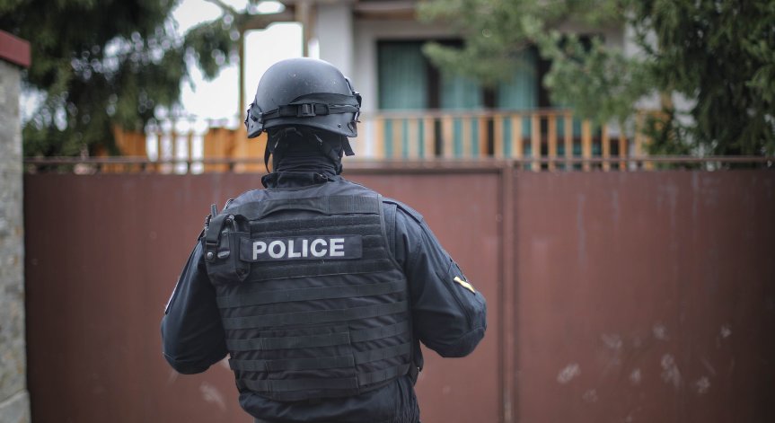 Жилището на кандидат-депутата е било претърсено.