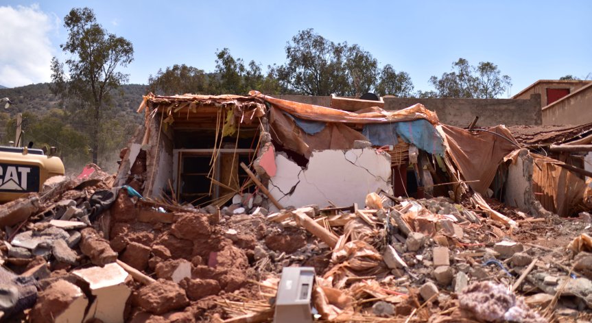 Земетресение с магнитуд 5,6 отне най-малко 132 живота в Непал