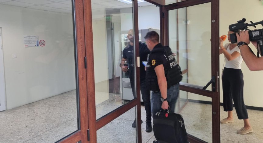 13 души са задържани при акцията на ГДБОП във ВиК - Бургас