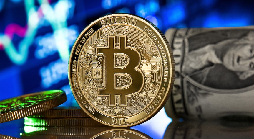 Биткойнът достигна нова рекордна цена от над $64 000
