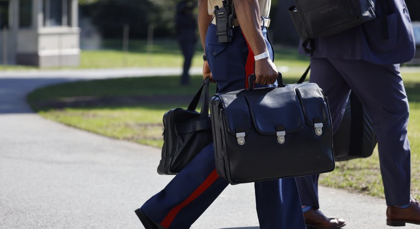 Брониран, огнеупорен, цели 18 кг, но често изчезващ - ядреният куфар на президента на САЩ (+СНИМКИ)