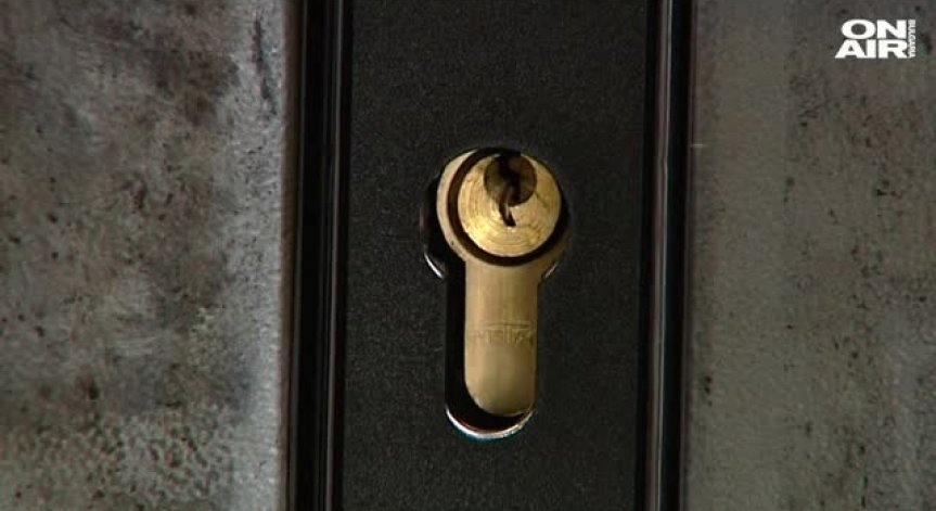 Нагли крадци ни обират докато вечеряме