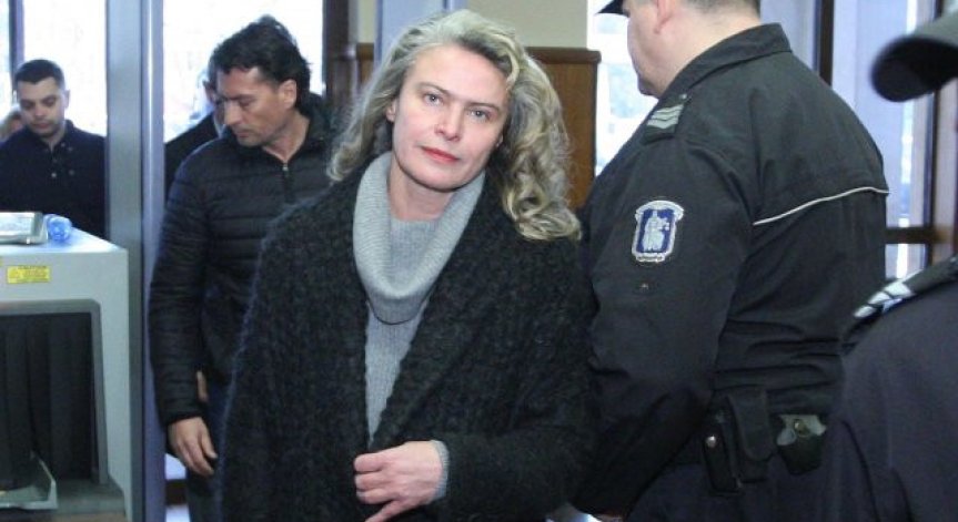 Жената до Васил Божков - Елена Динева - излиза от ареста