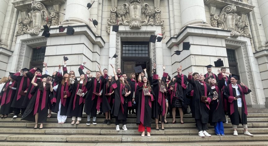 Факултетът по журналистика на СУ връчи дипломите на випуск 2023 г.