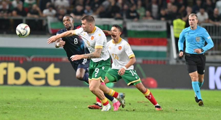 Трима наши футболисти, започнали титуляри тази вечер, си изкараха жълти картони.