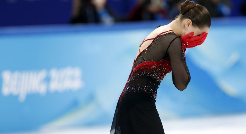 Историческо: Фигуристка с 5 четворни скока, напрежението спъна Валиева - извън топ 3 е (+СНИМКИ)