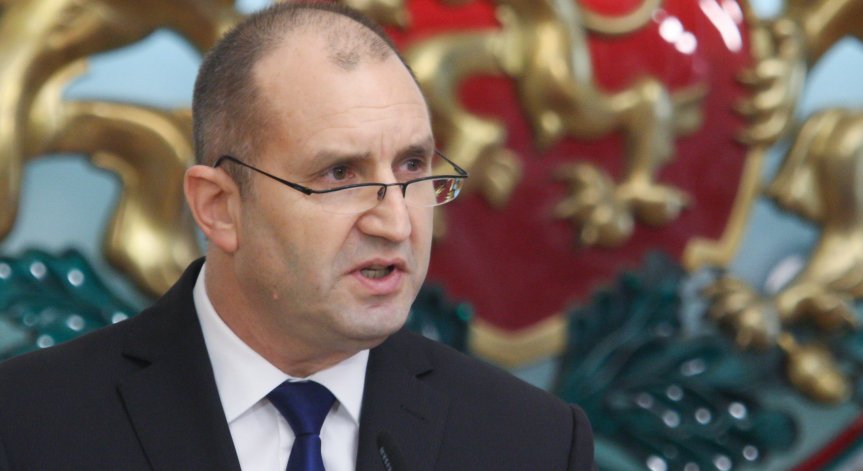 Радев: Бъдещето ще продължи да е белязано от кризи