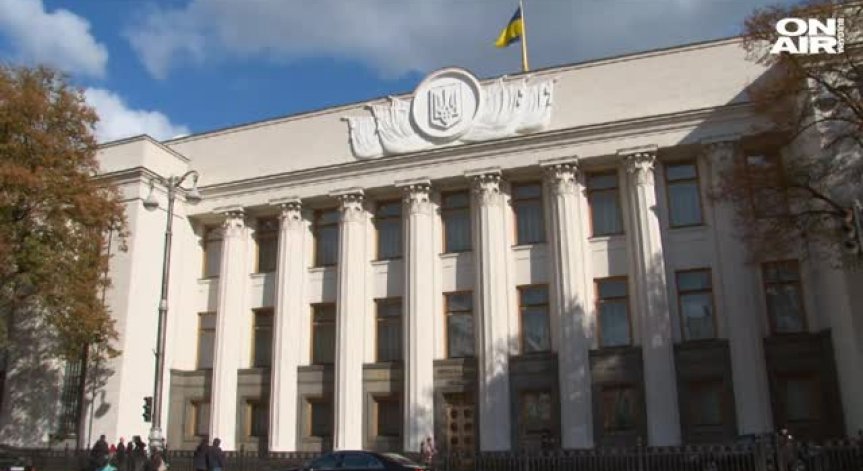 Президентът на Украйна Петро Порошенко прекрати военното положение