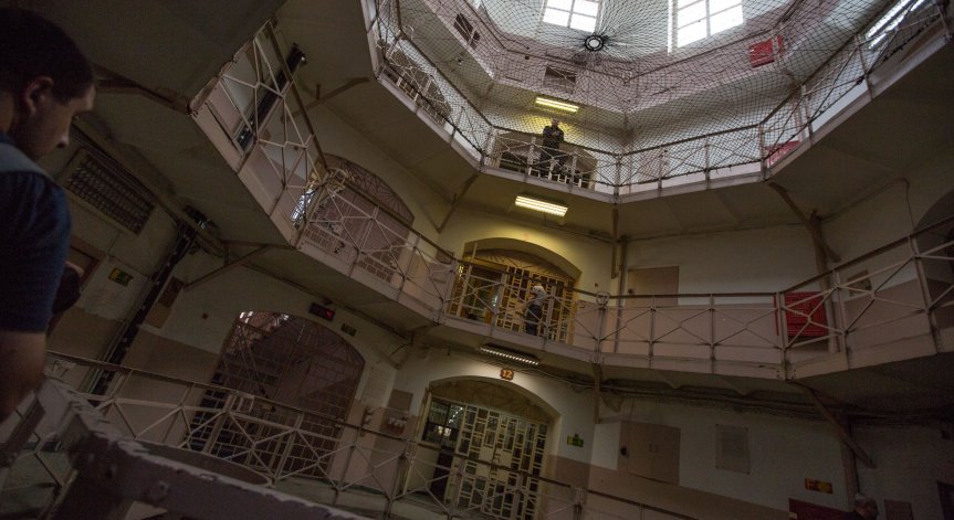 90% е избирателната активност в... затворите и арестите