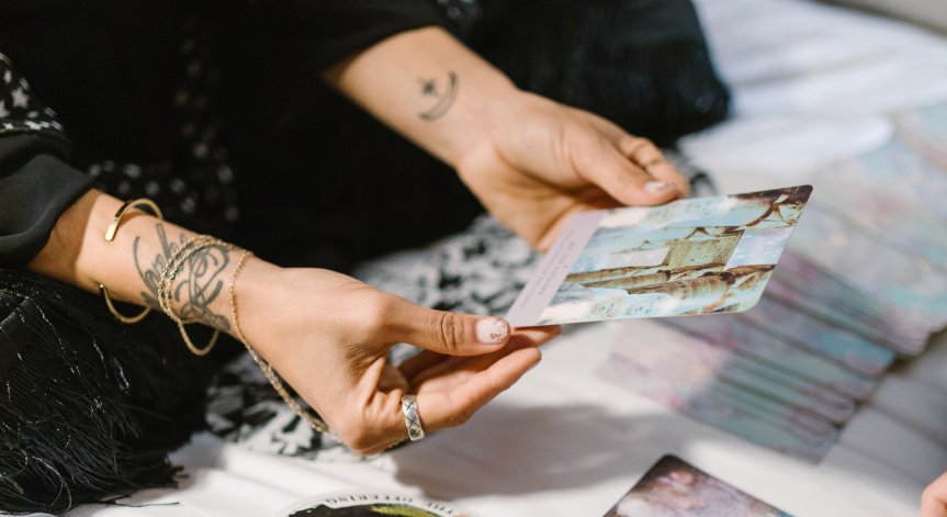 Ретрограден Плутон - предизвикателства и връщане към миналото