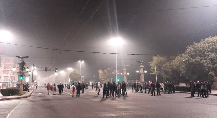 Ден 109: Протестиращите готвят акция с тикви за Хелоуин