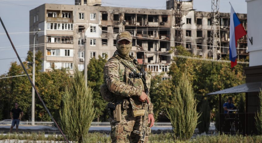 Окупаторите в Мариупол привикват украинци да се бият за Русия след референдума
