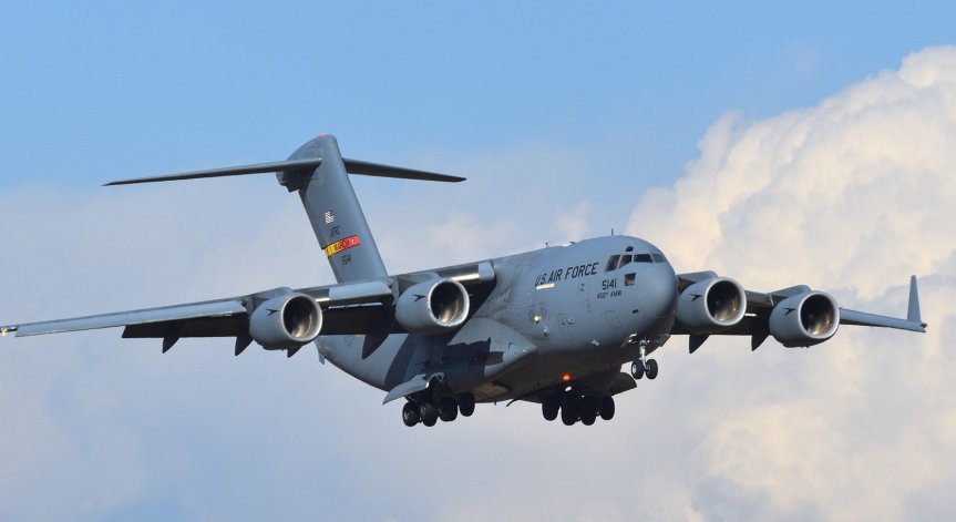 Американски военен самолет кацна в Москва, Кремъл не знае защо