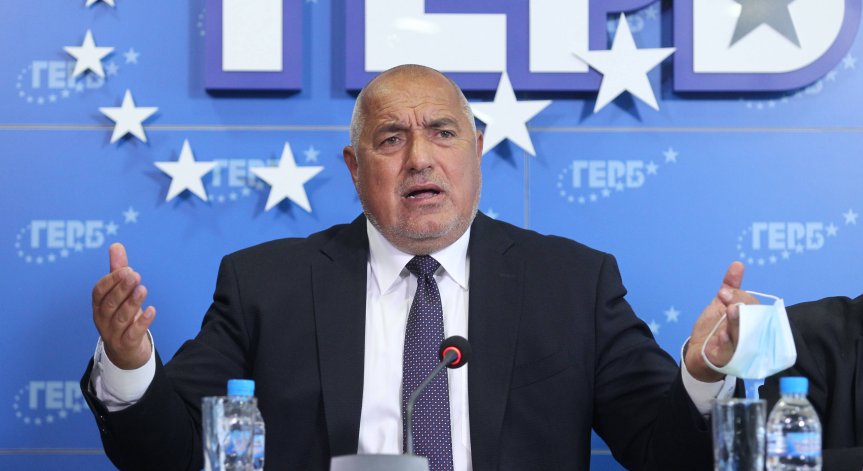 Борисов призова партийните лидери да загърбят егото си и захапа Радев
