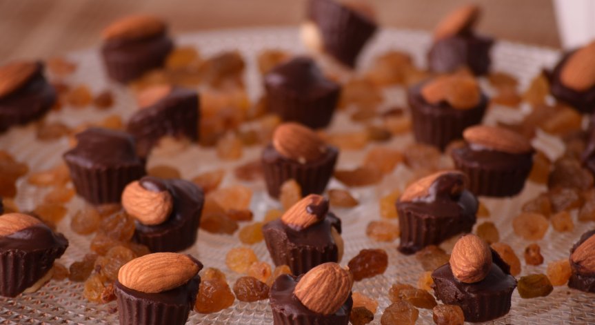Хапването на шоколад и бадеми ни прави сънливи и изморени