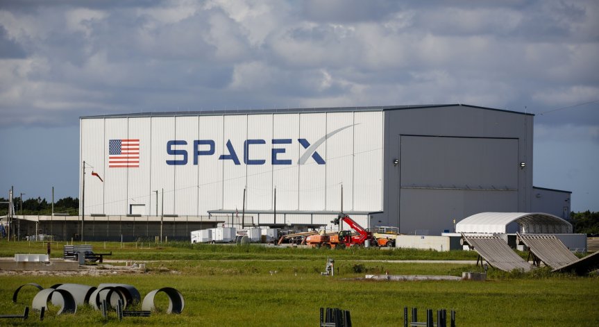 40 от спътниците на SpaceX ще изгорят в атмосферата заради магнитна буря