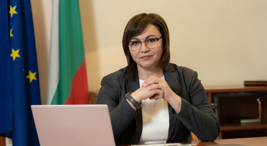 Нинова: Борисов вместо да моли за ваксини, да започва разговори с Китай и Русия