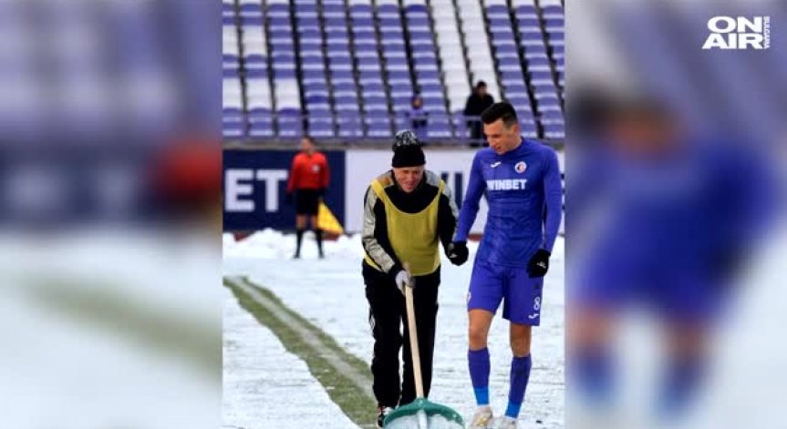 Снимка на възрастен мъж и футболист от 