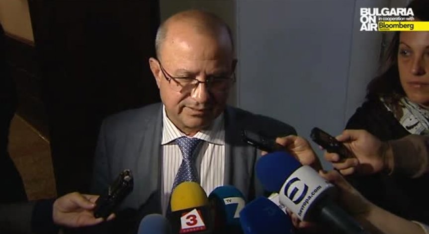 Няма да бъдат спирани социалните помощи за деца без ваксини