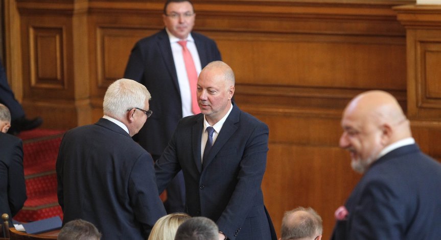 Депутатите правят нов опит да изберат председател на Народното събрание