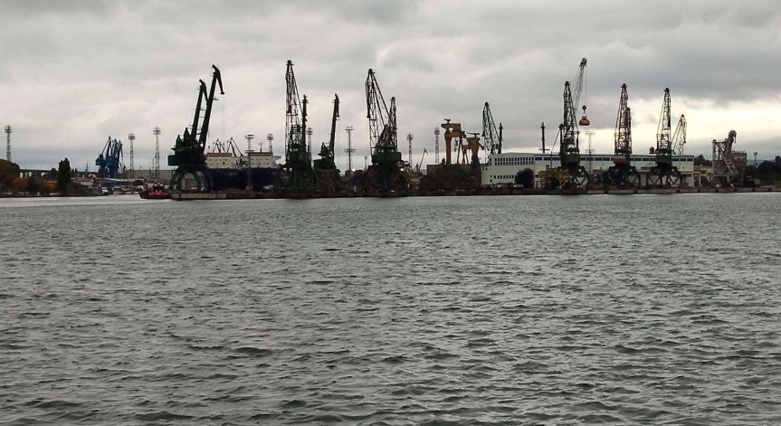 Отново удариха кораб с дронoве в Черно море - на 18 мили от Бяла