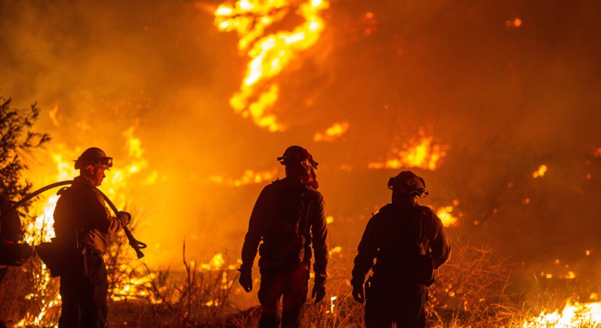 Напредък в битката с новия пожар в Хюз.
