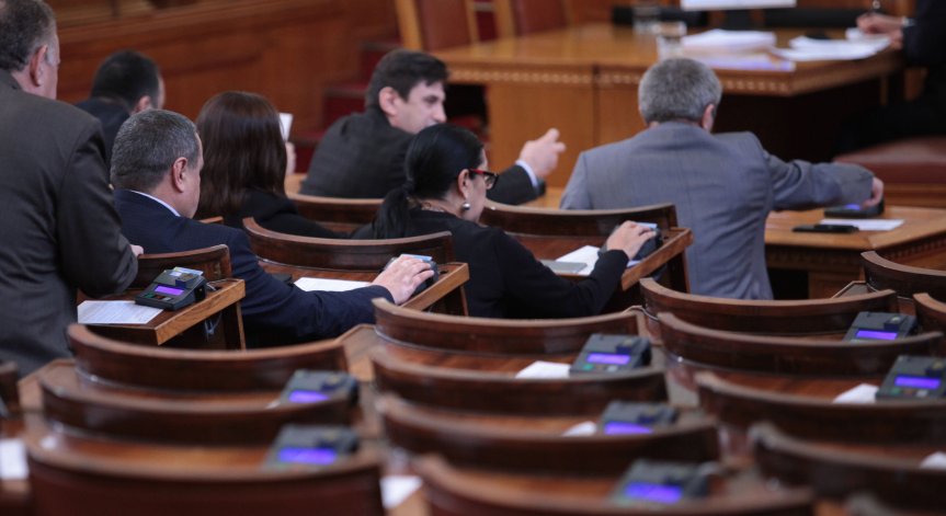 През 2019: Народното събрание е приело 124 закона, заседавало е 82 пъти  