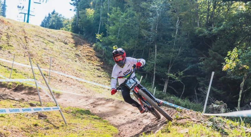 Янкова спечели световната купа в планинското колоездене при девойките