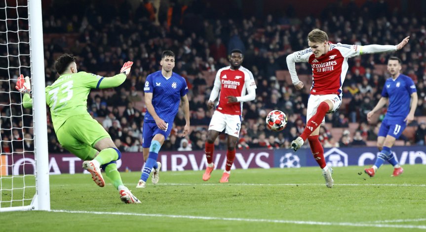 Първият гол падна след 104 секунди игра.