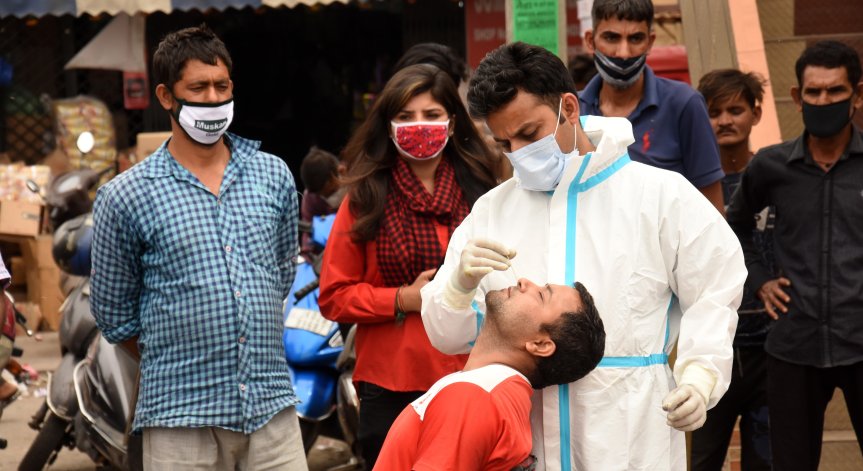 Тревожни данни: Индия регистрира над 2000 жертви на Ковид-19 за денонощие