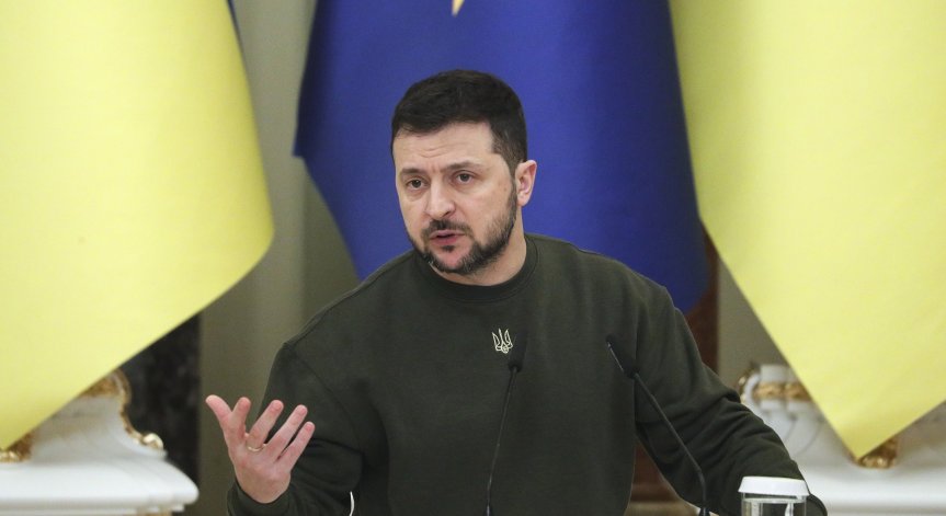 Зеленски остави танковете настрана и сведе глава пред жертвите на войната