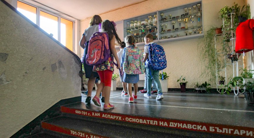 Училища и детски градини отварят, много родители са притеснени